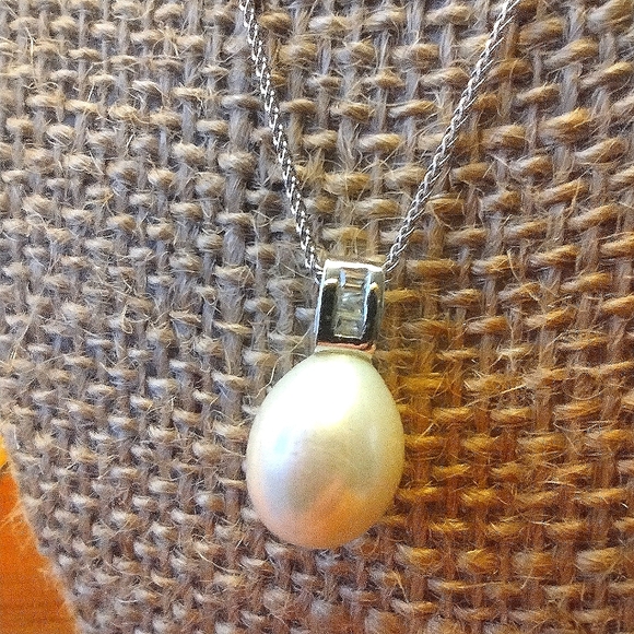 14k Solid White Gold Necklace With 14k Gold Pendant & 9mm Genuine Pearl Quartz - Picture 4 of 13